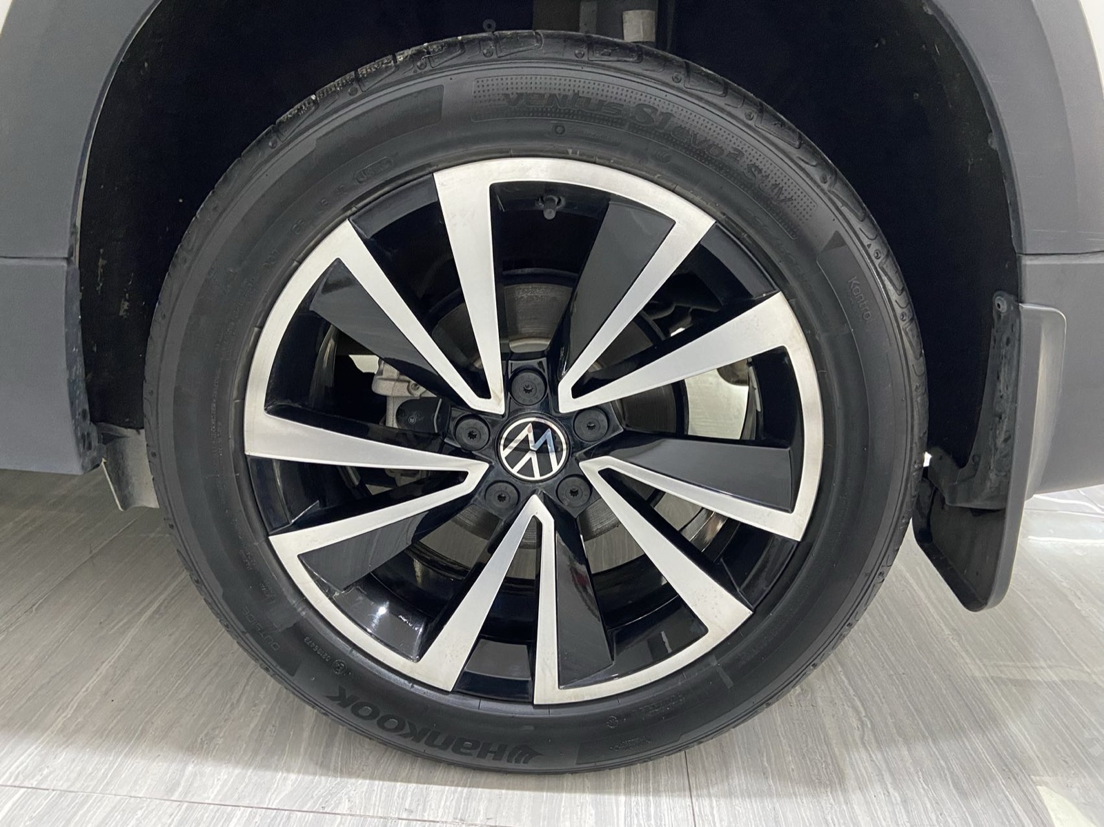Volkswagen Tharu view 9