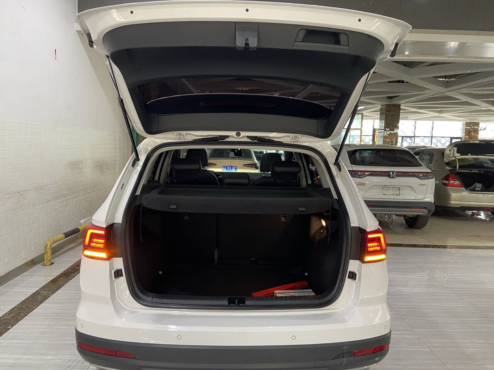 Volkswagen Tharu view 11