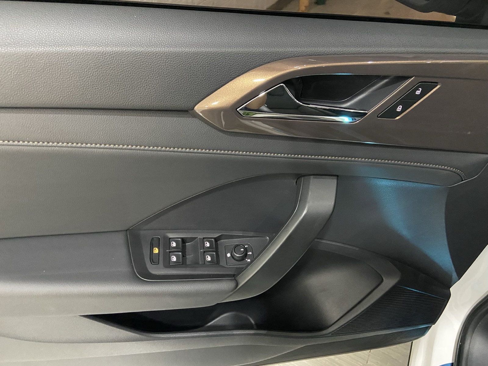 Volkswagen Tharu view 15