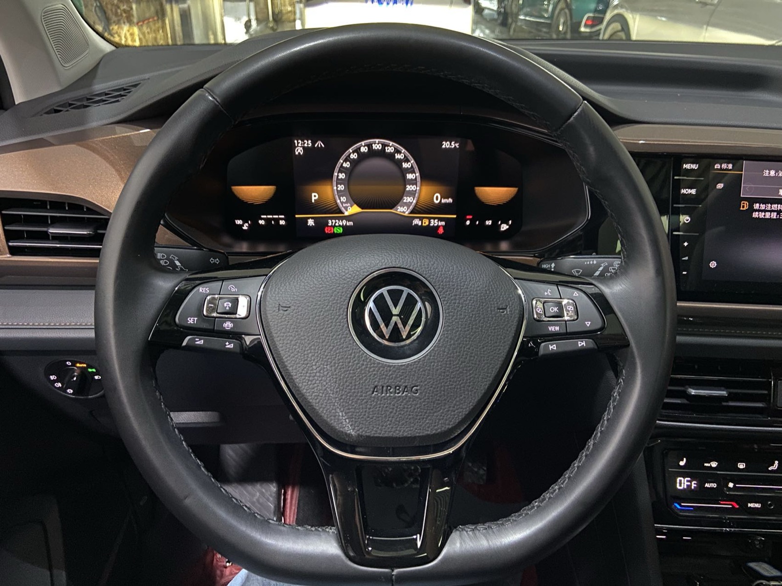Volkswagen Tharu view 18
