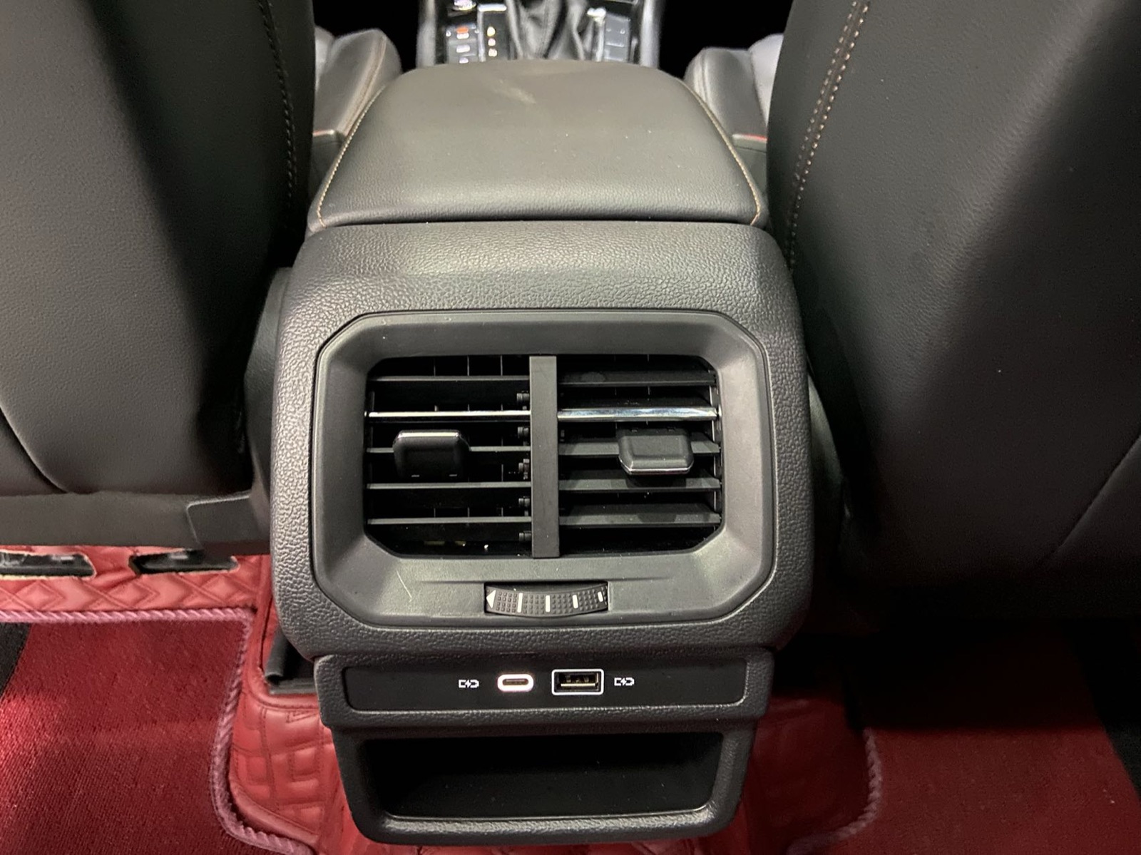 Volkswagen Tharu view 23