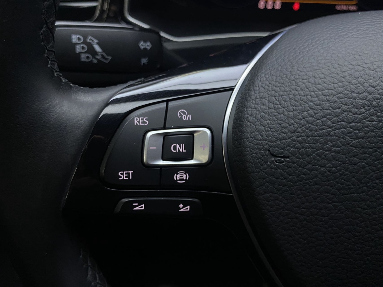 Volkswagen T-Roc view 12