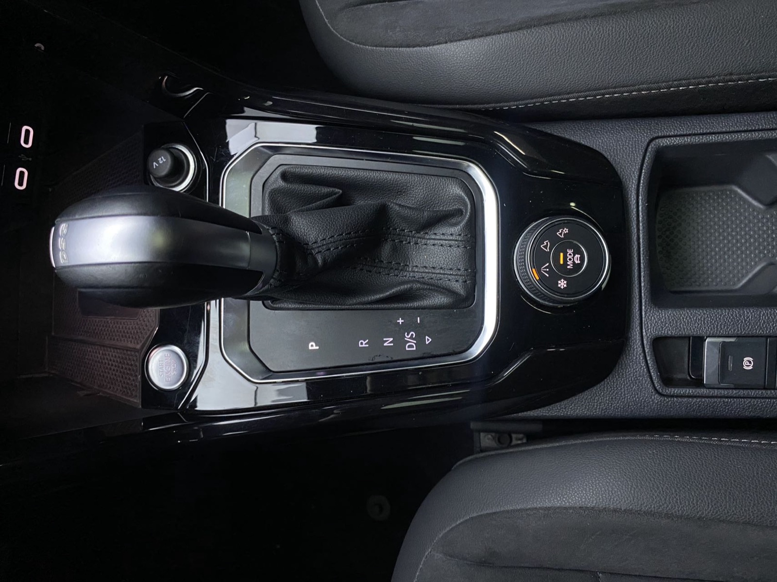 Volkswagen T-Roc view 15