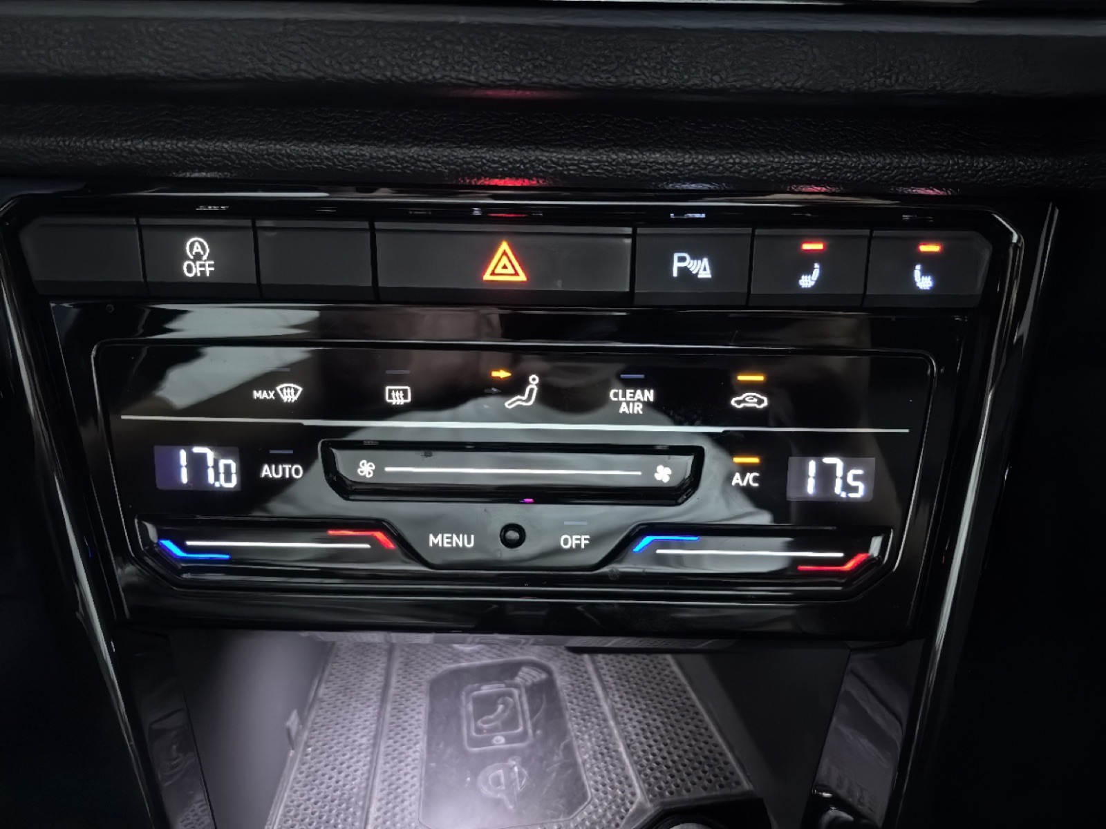 Volkswagen T-Roc view 21