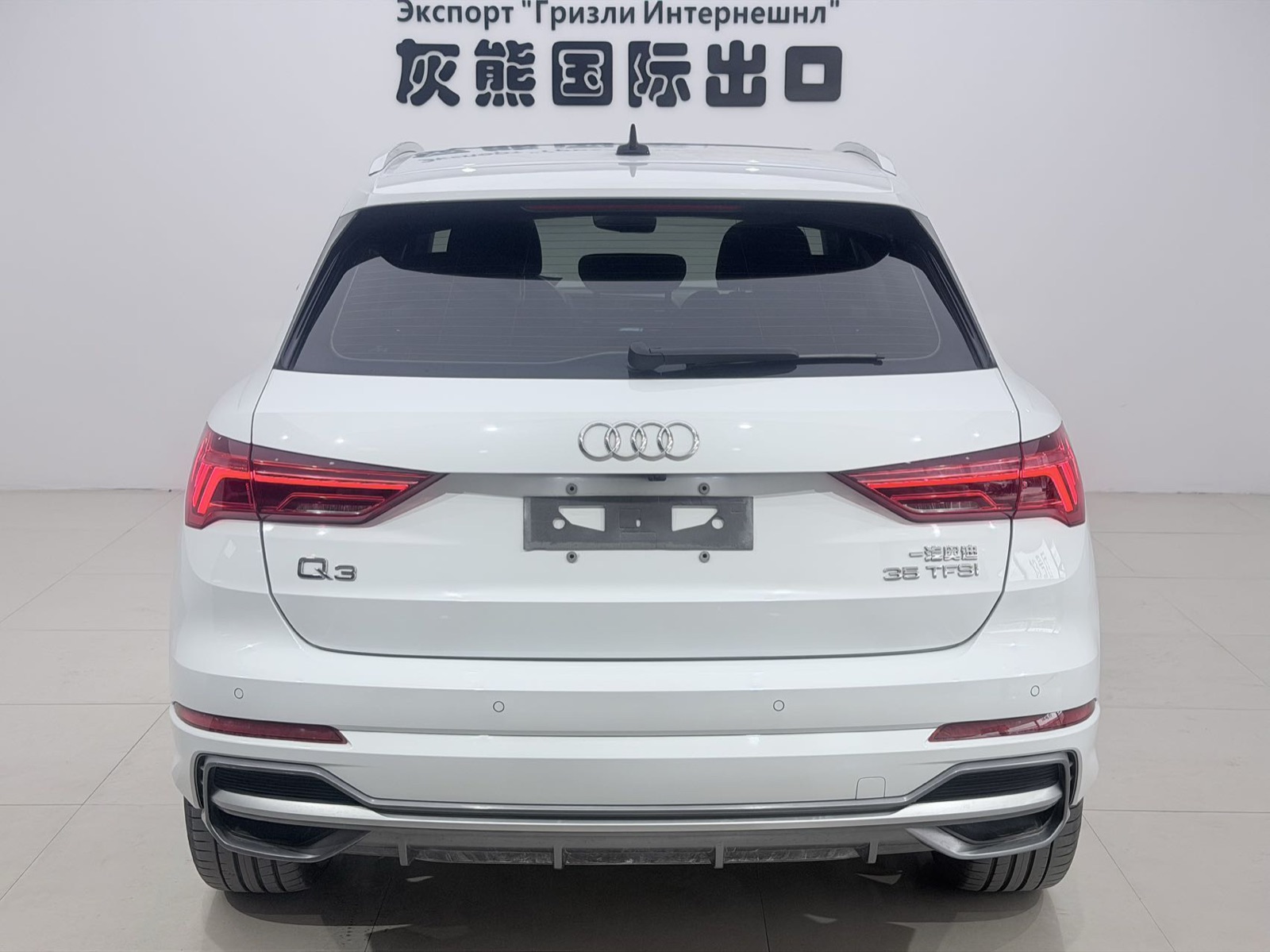 Audi Q3 view 5