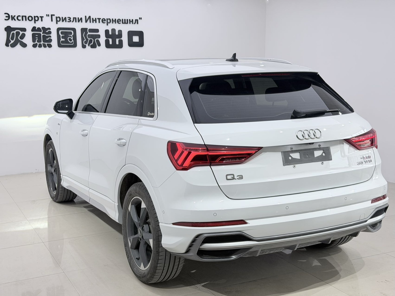 Audi Q3 view 6