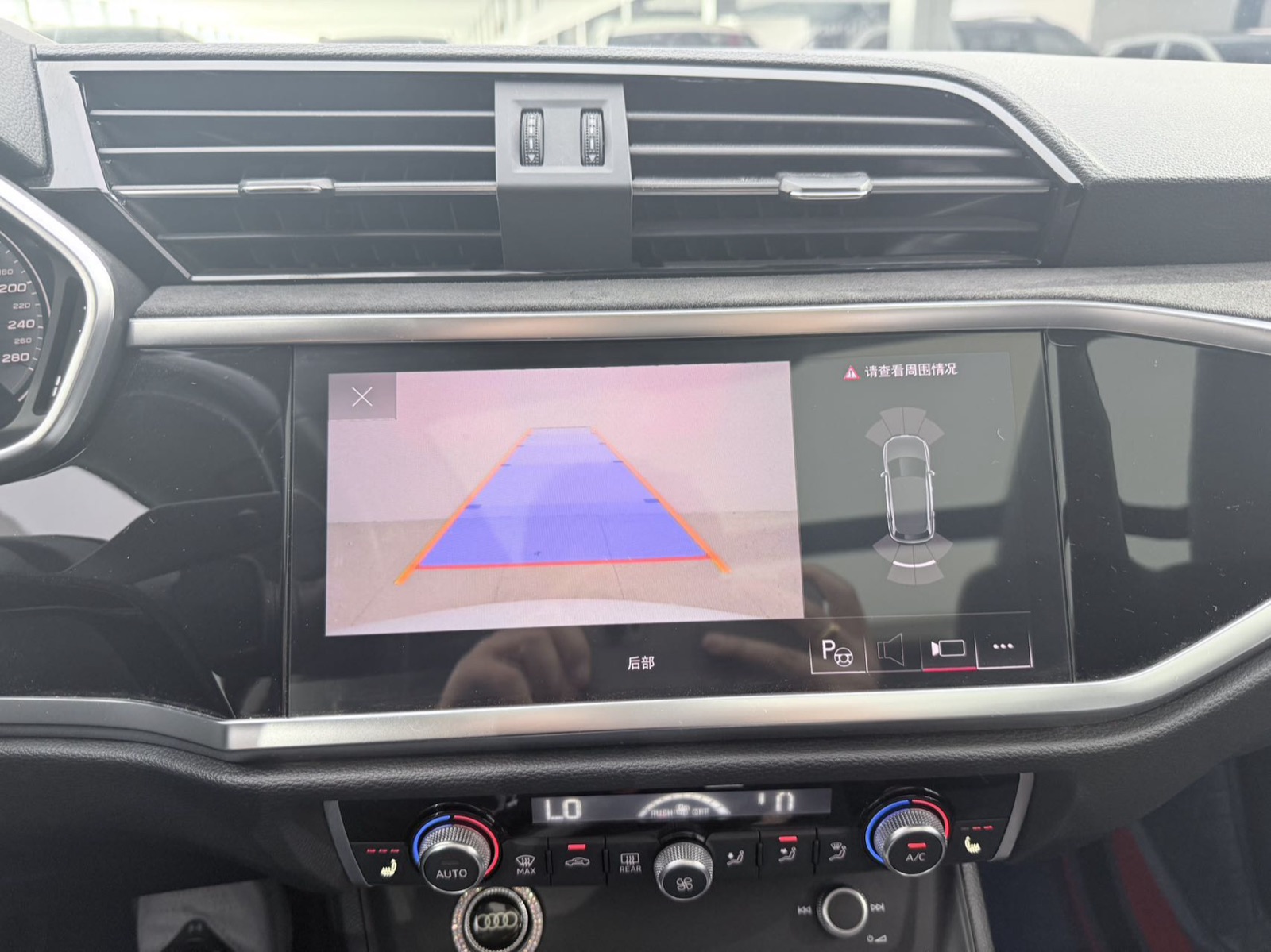 Audi Q3 view 8