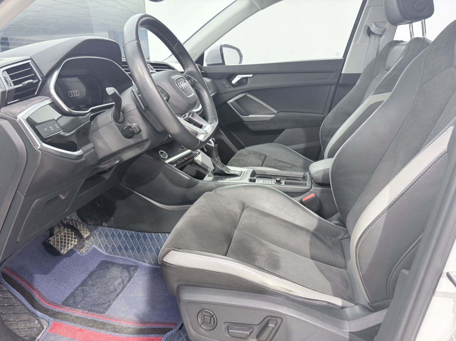 Audi Q3 view 10