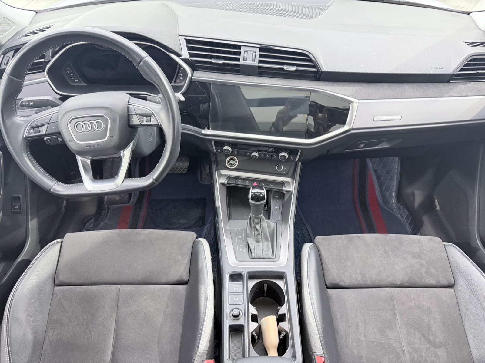 Audi Q3 view 11