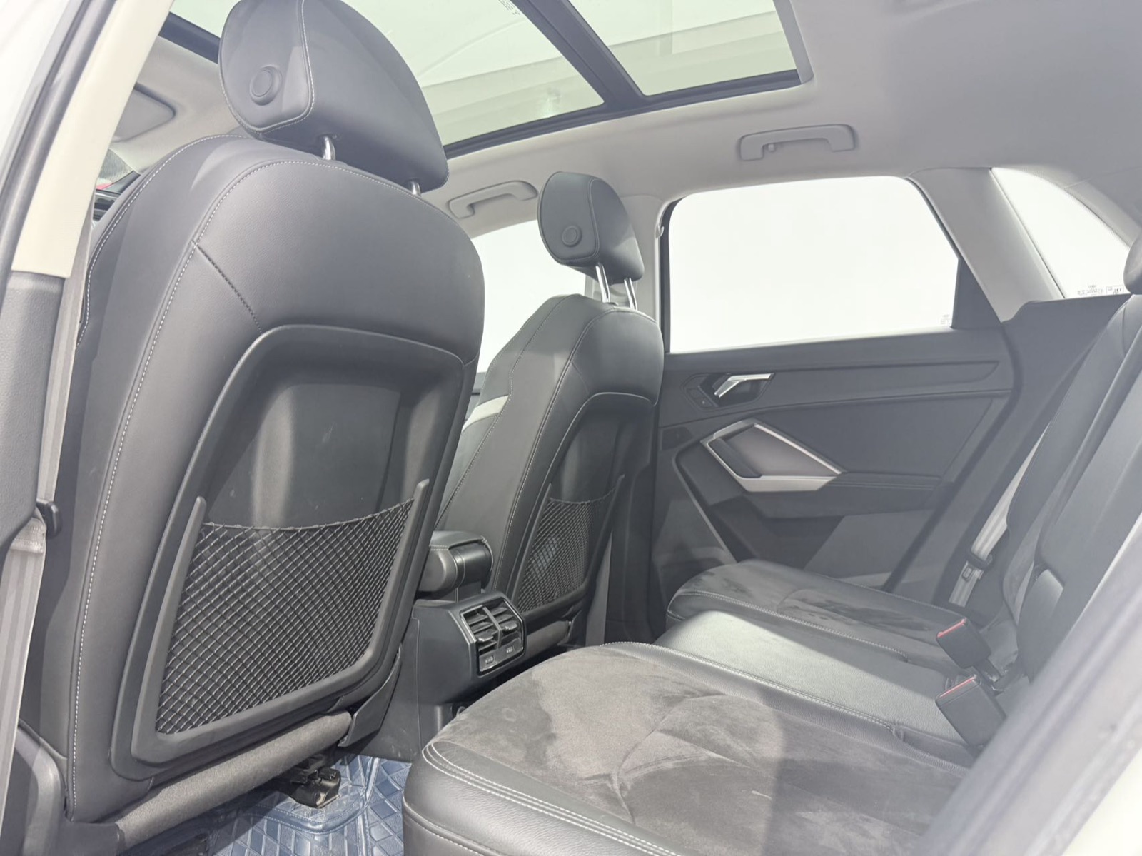 Audi Q3 view 13