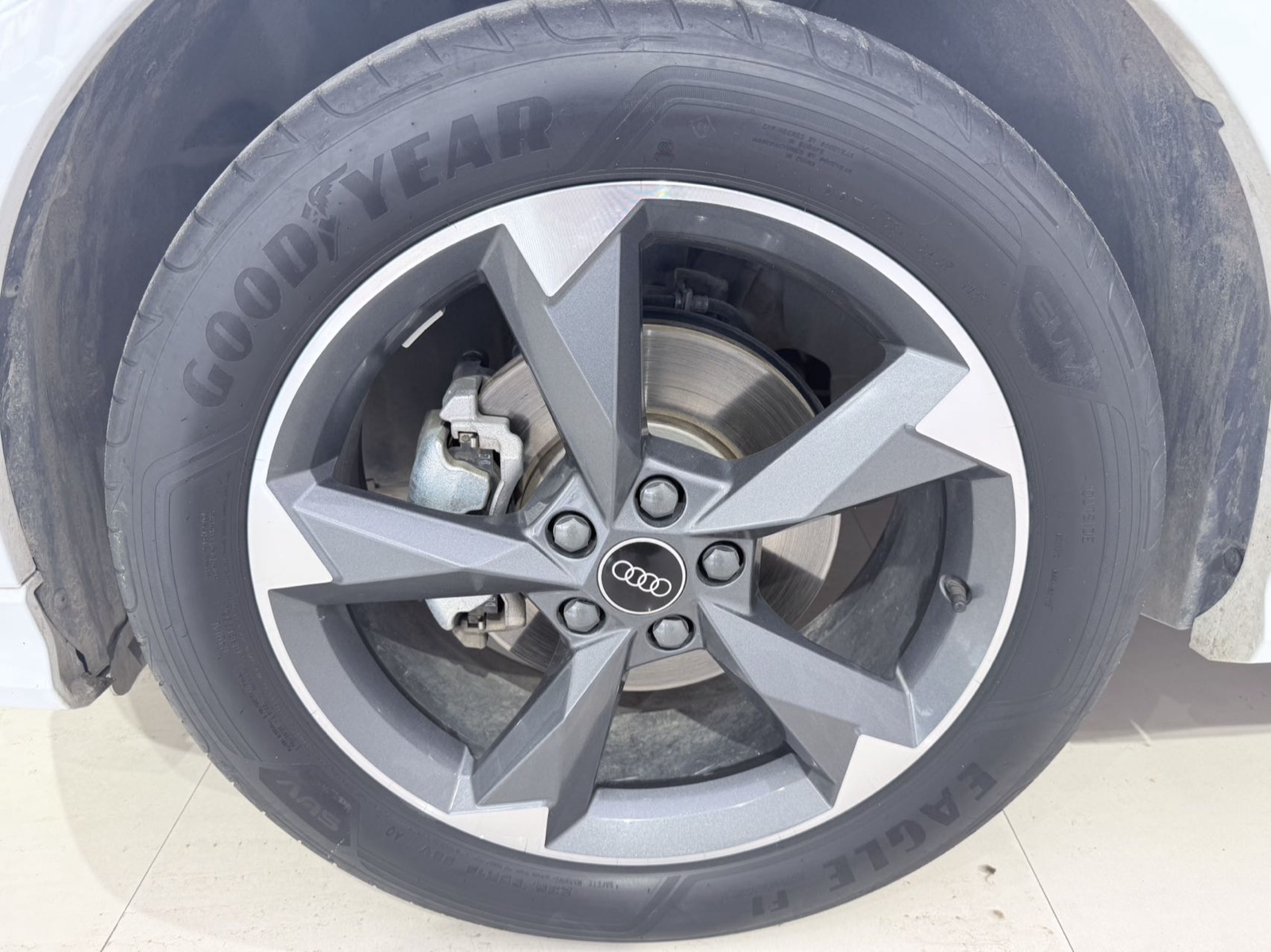 Audi Q3 view 15