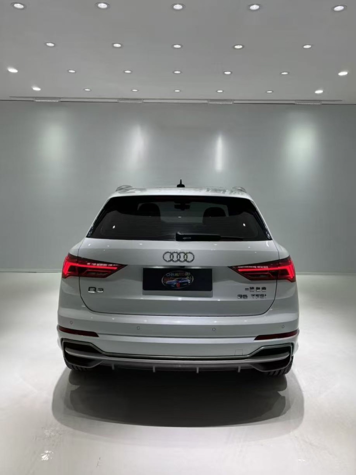Audi Q3 view 4