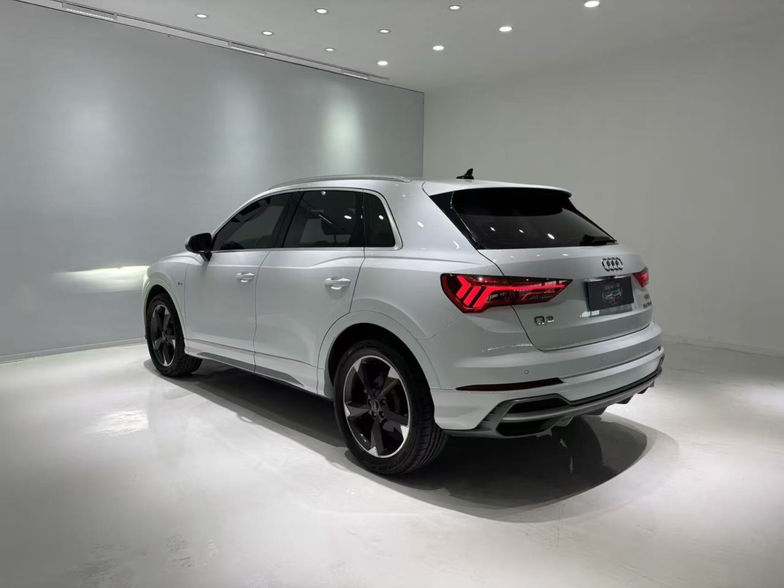 Audi Q3 view 5