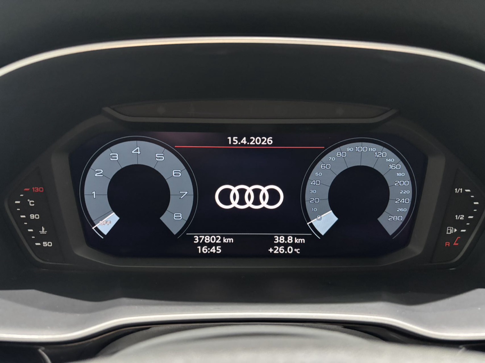 Audi Q3 view 10