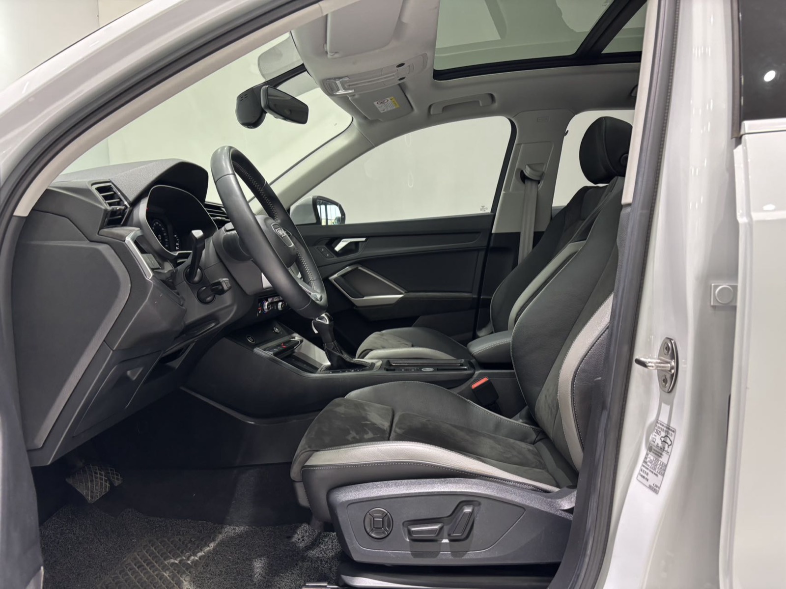Audi Q3 view 11