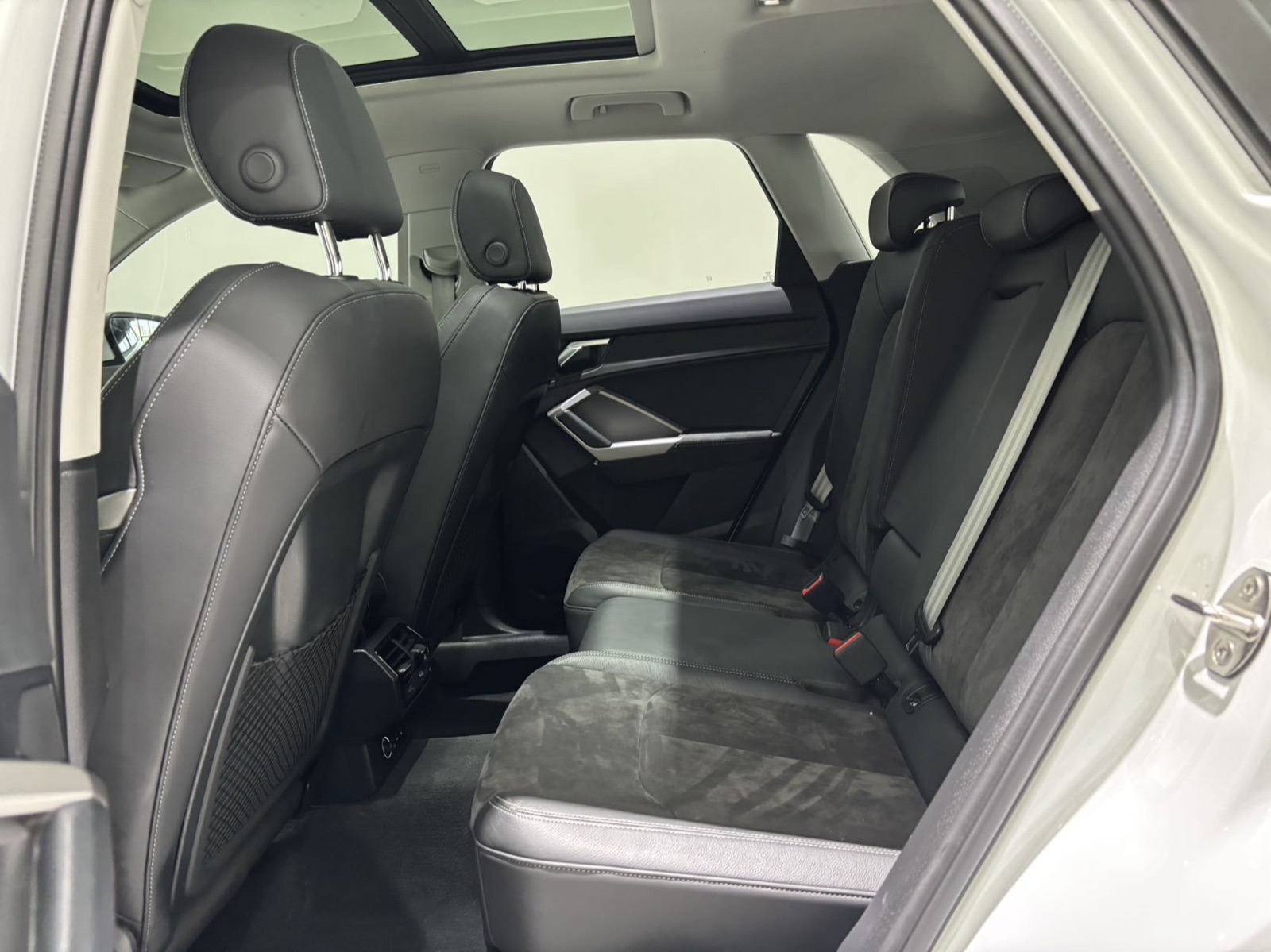 Audi Q3 view 12