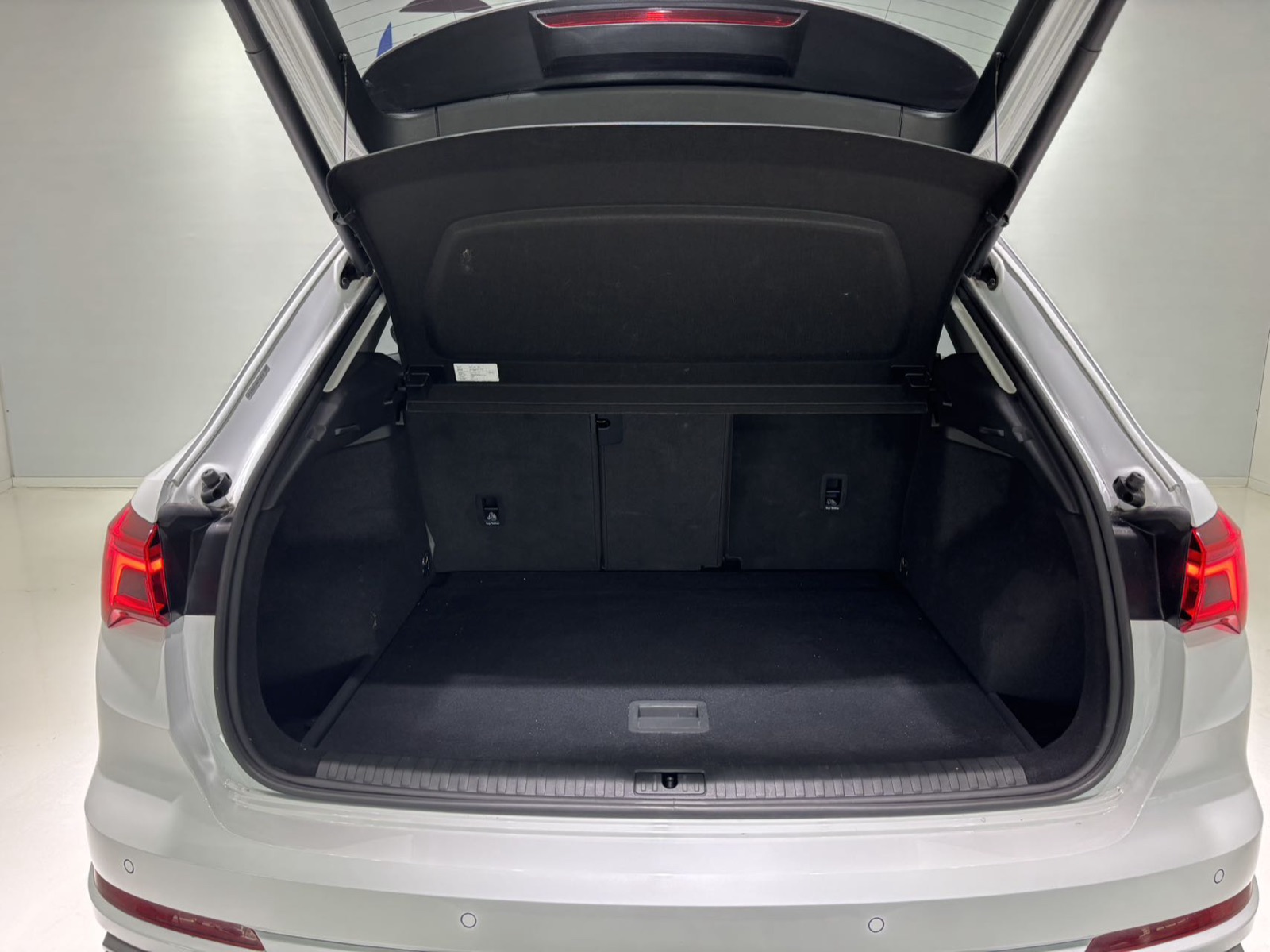 Audi Q3 view 13