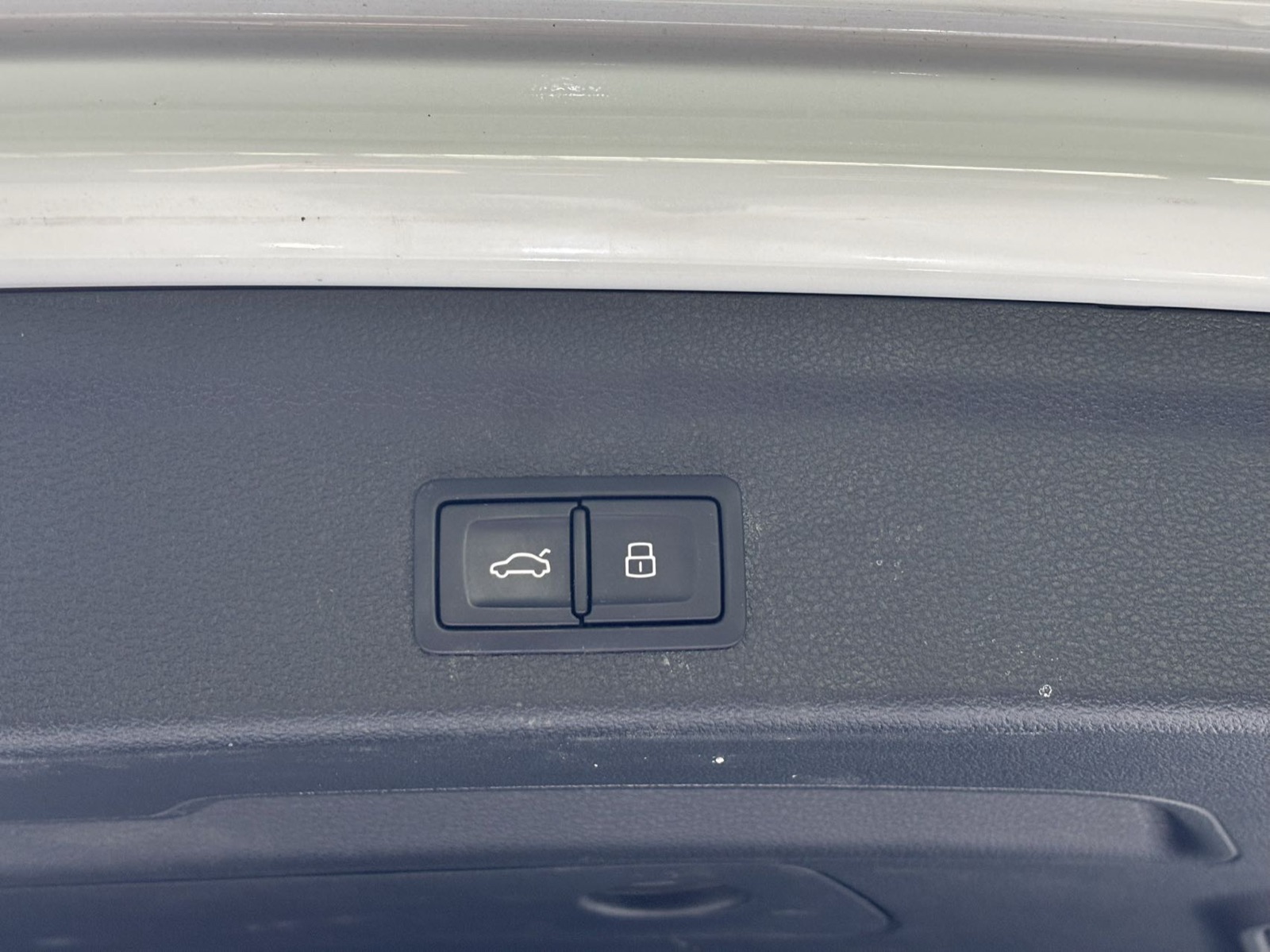 Audi Q3 view 15