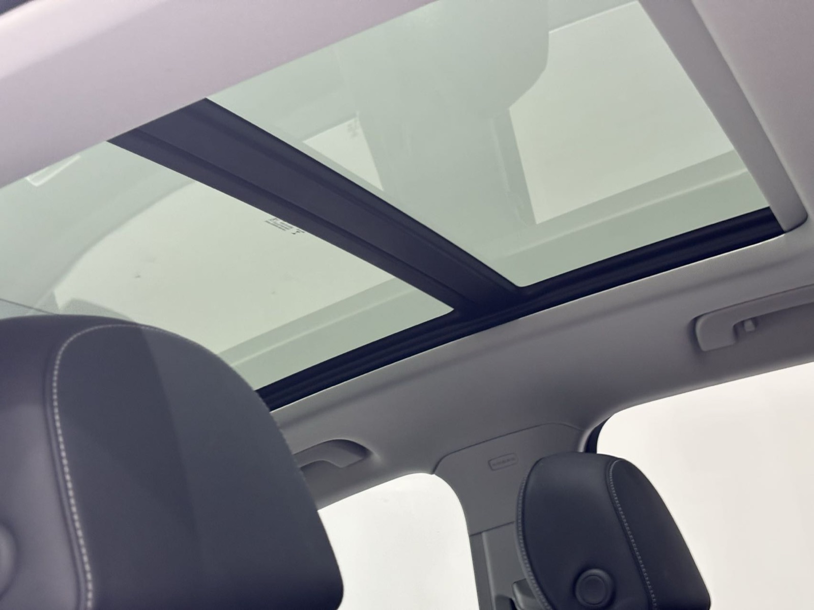 Audi Q3 view 16
