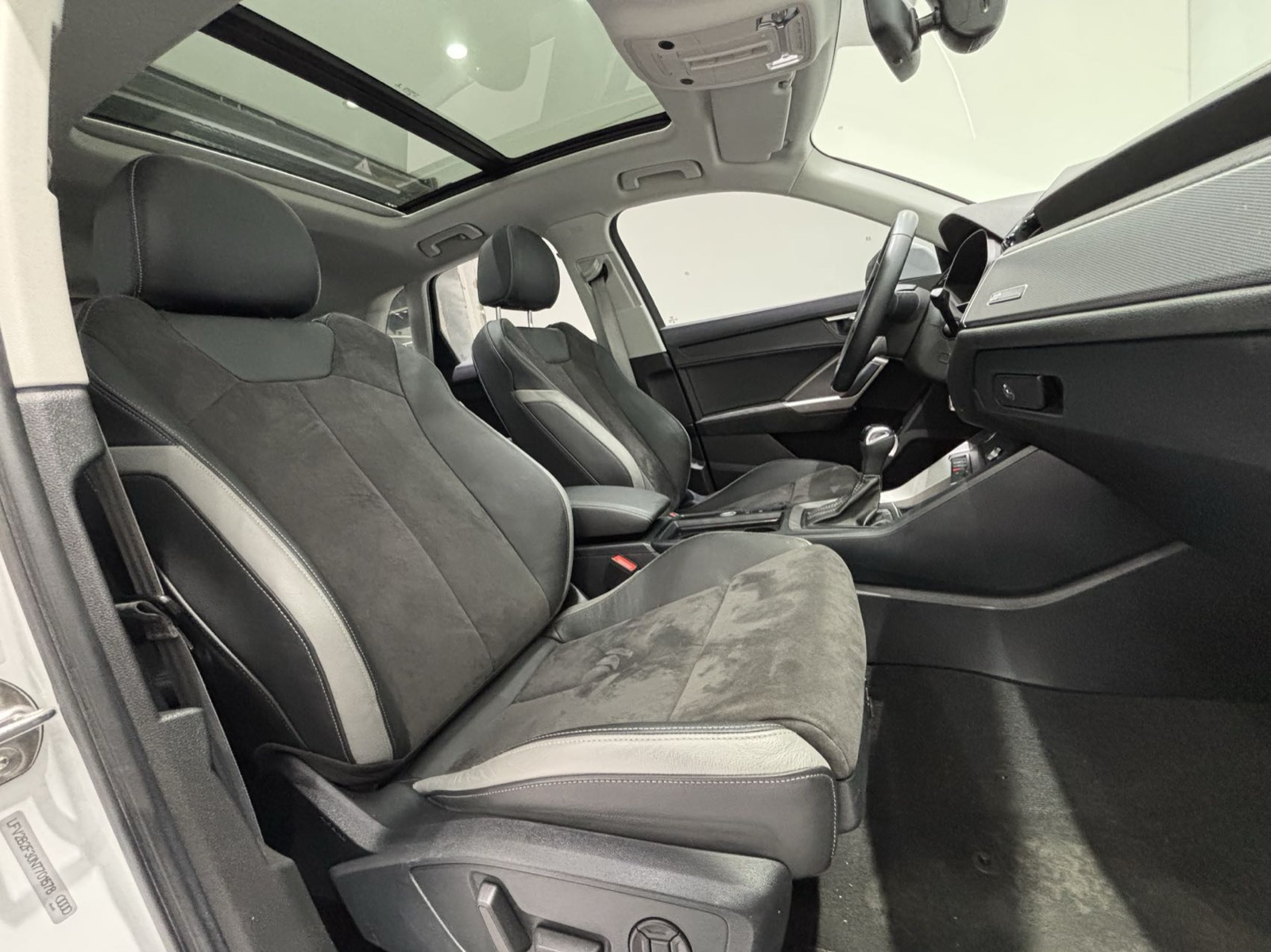Audi Q3 view 17