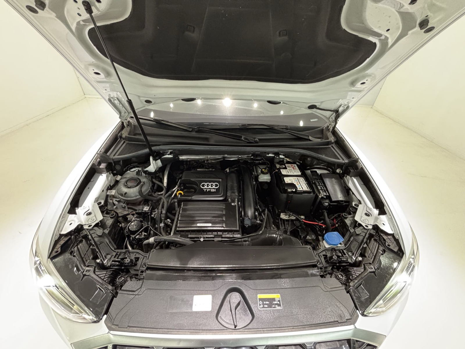Audi Q3 view 18