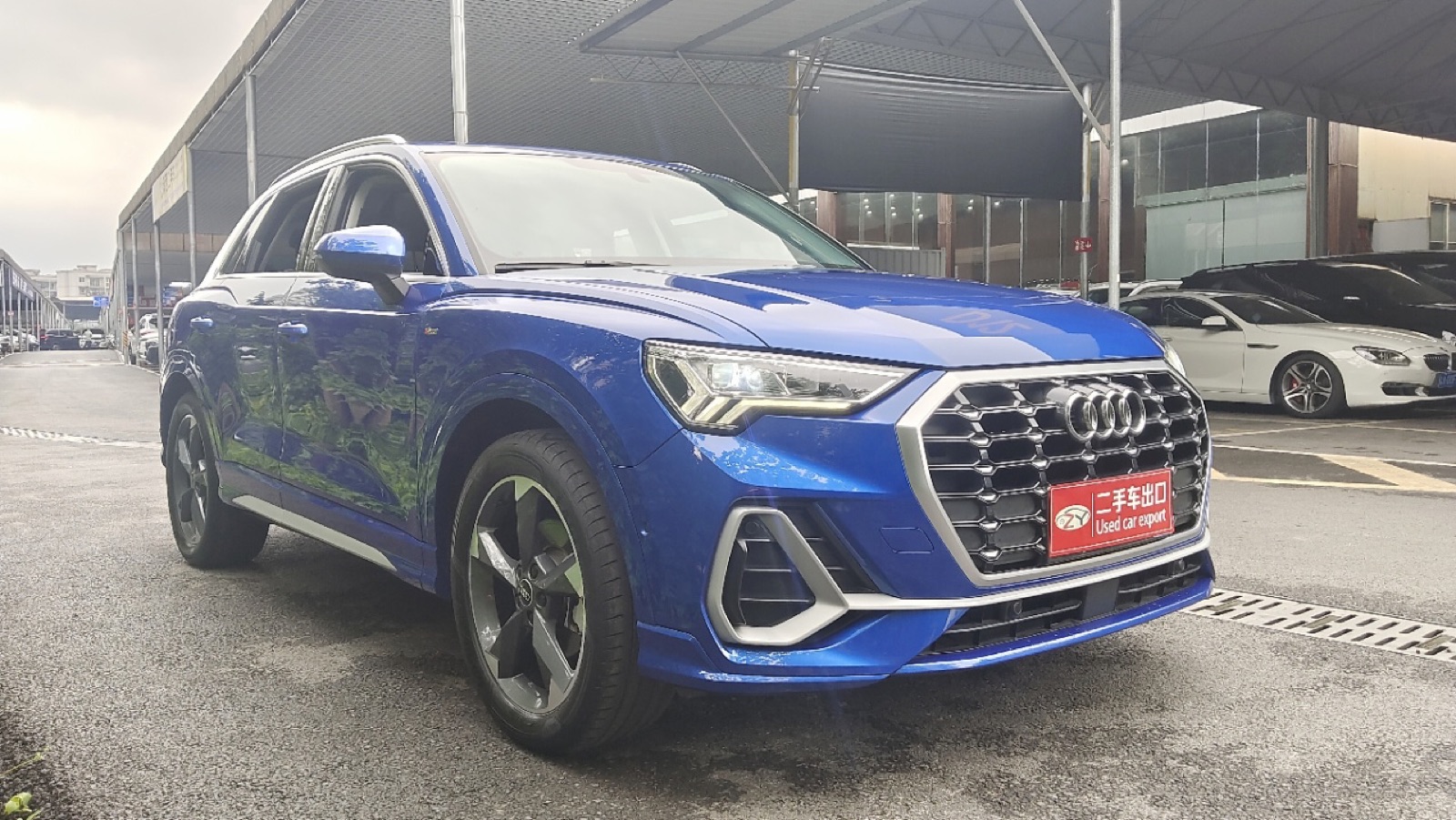 Audi Q3 view 3