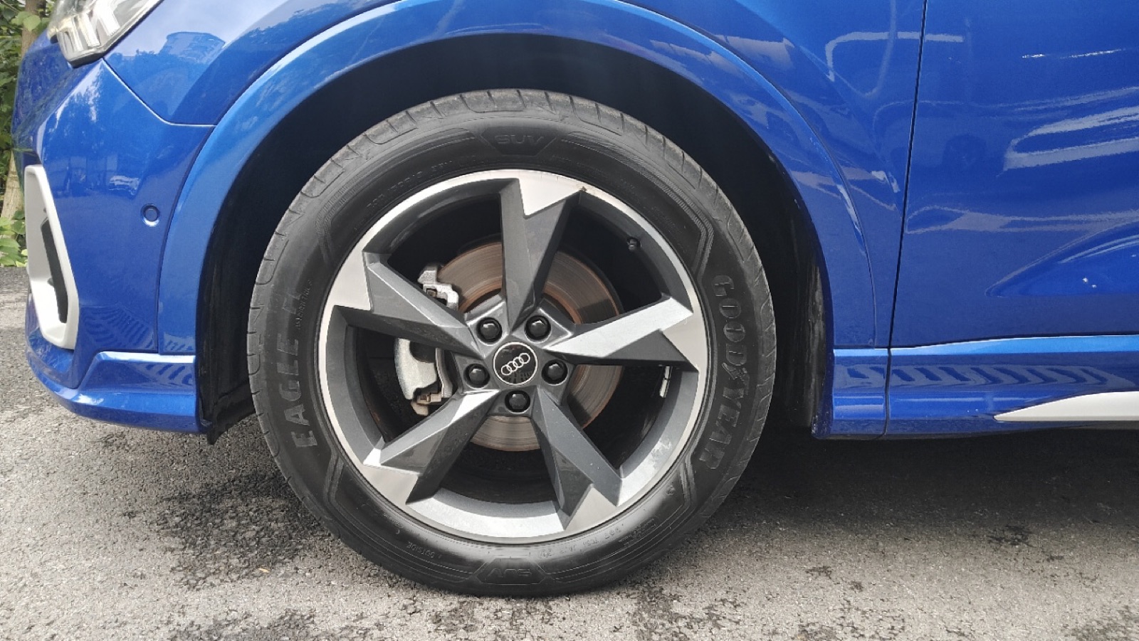 Audi Q3 view 4