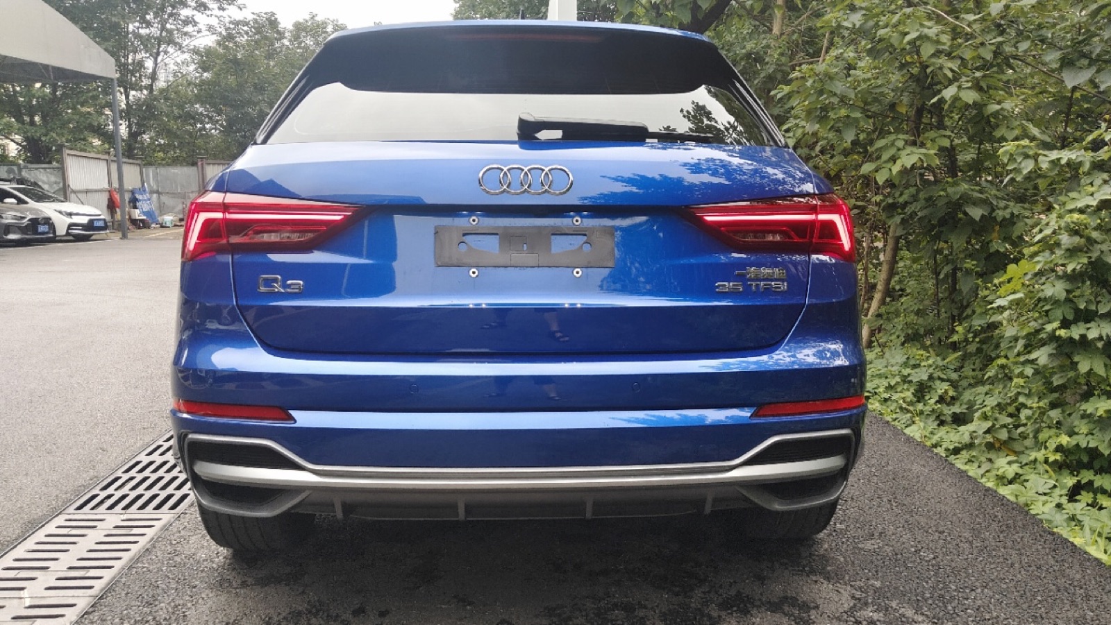 Audi Q3 view 7