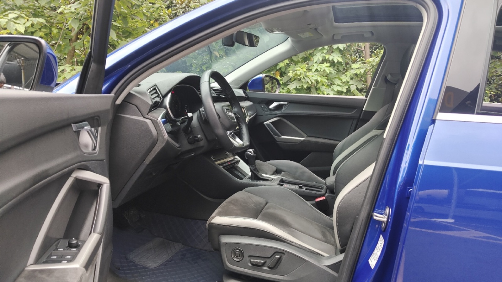 Audi Q3 view 9