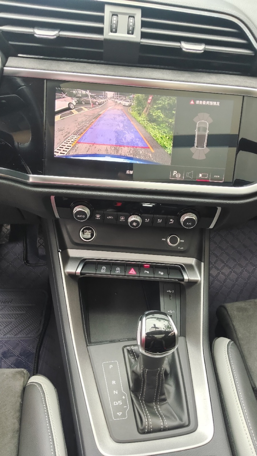 Audi Q3 view 11