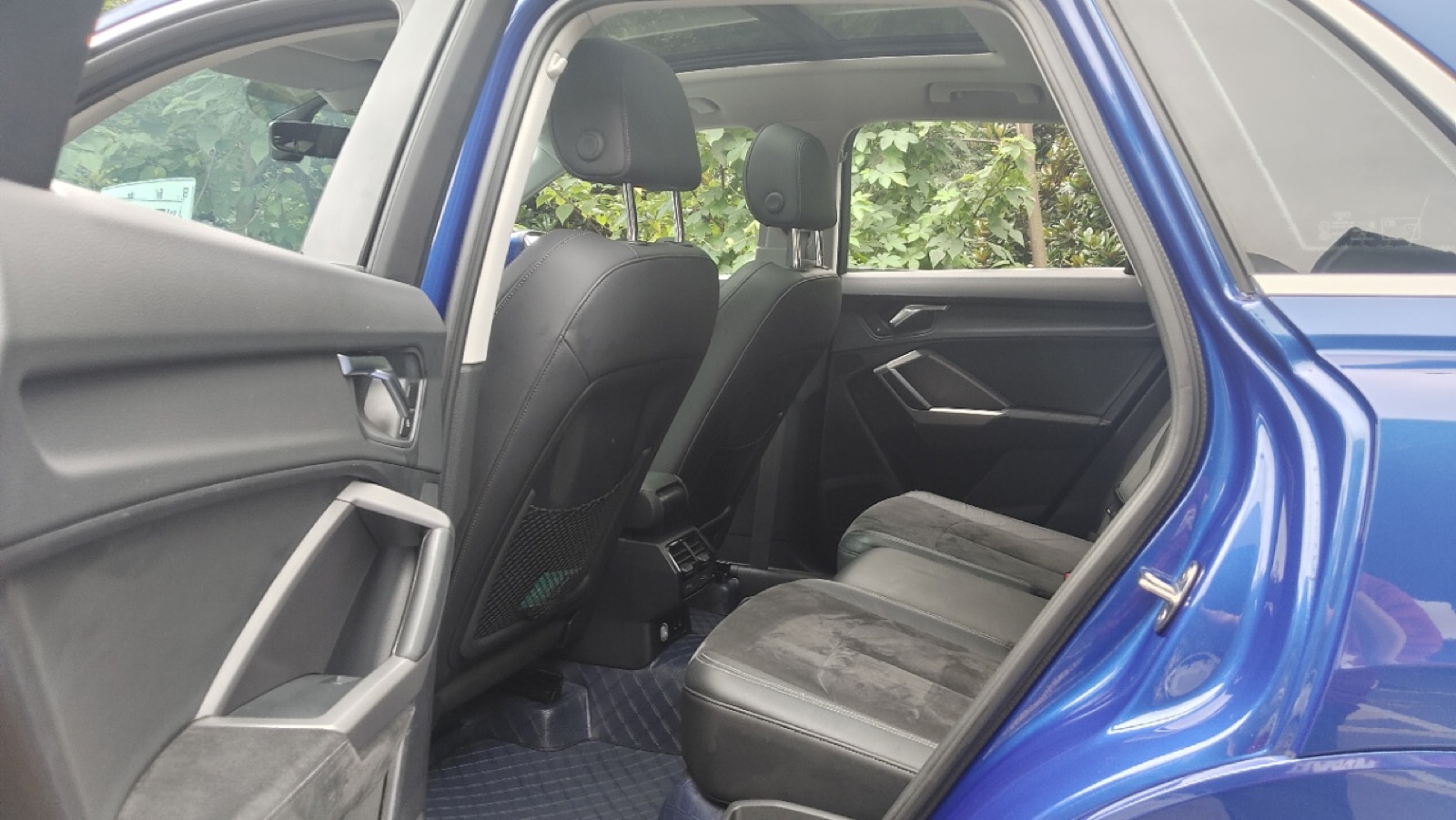 Audi Q3 view 12