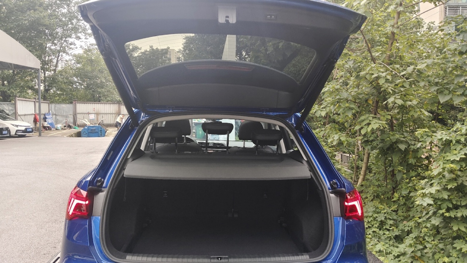 Audi Q3 view 13
