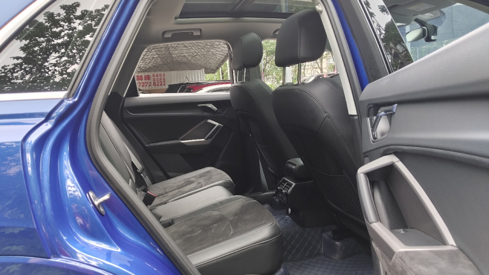 Audi Q3 view 15