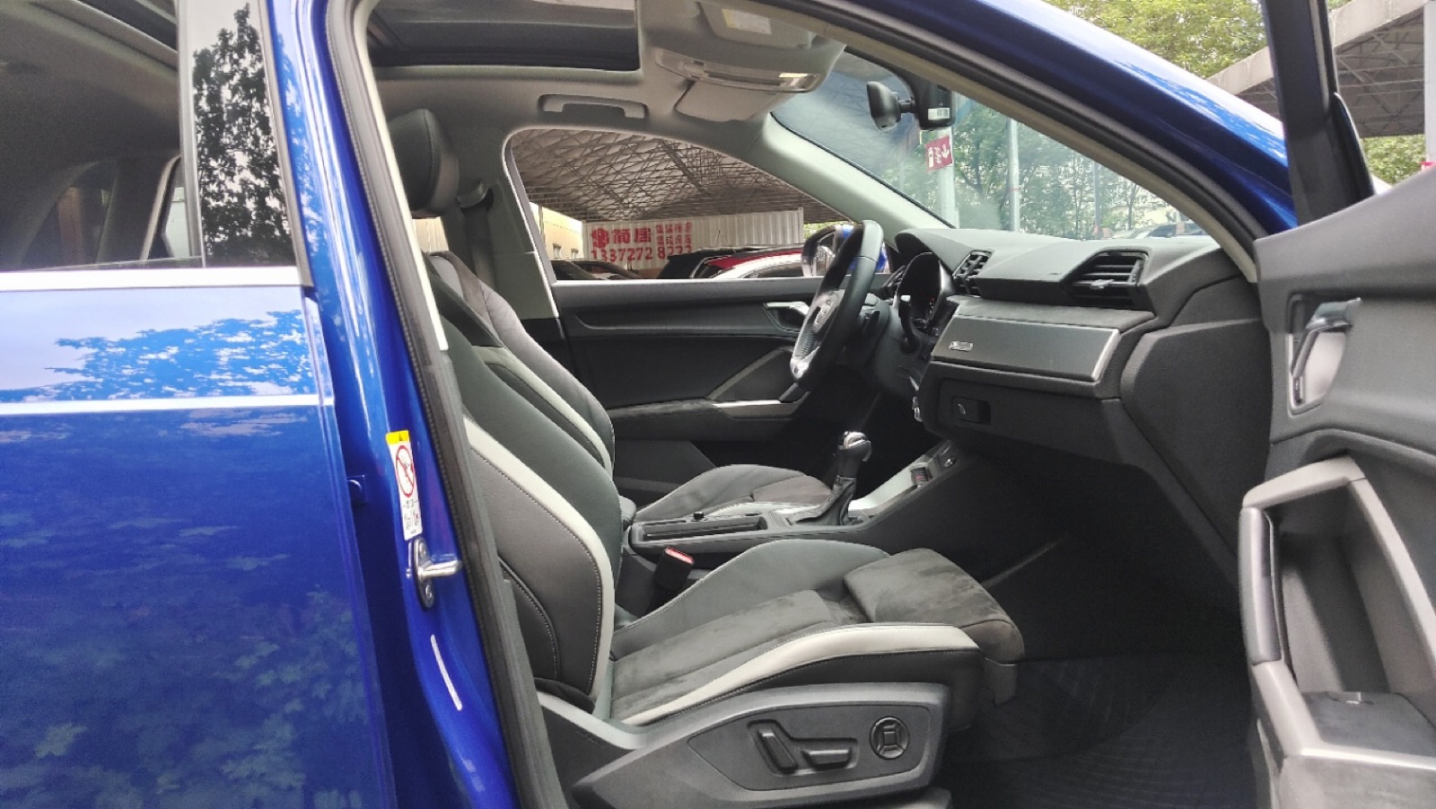 Audi Q3 view 16