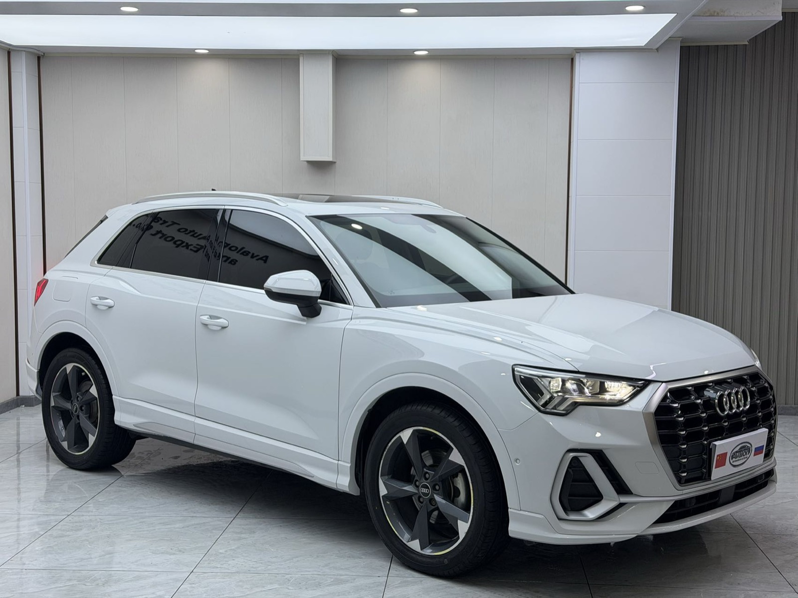 Audi Q3 view 3