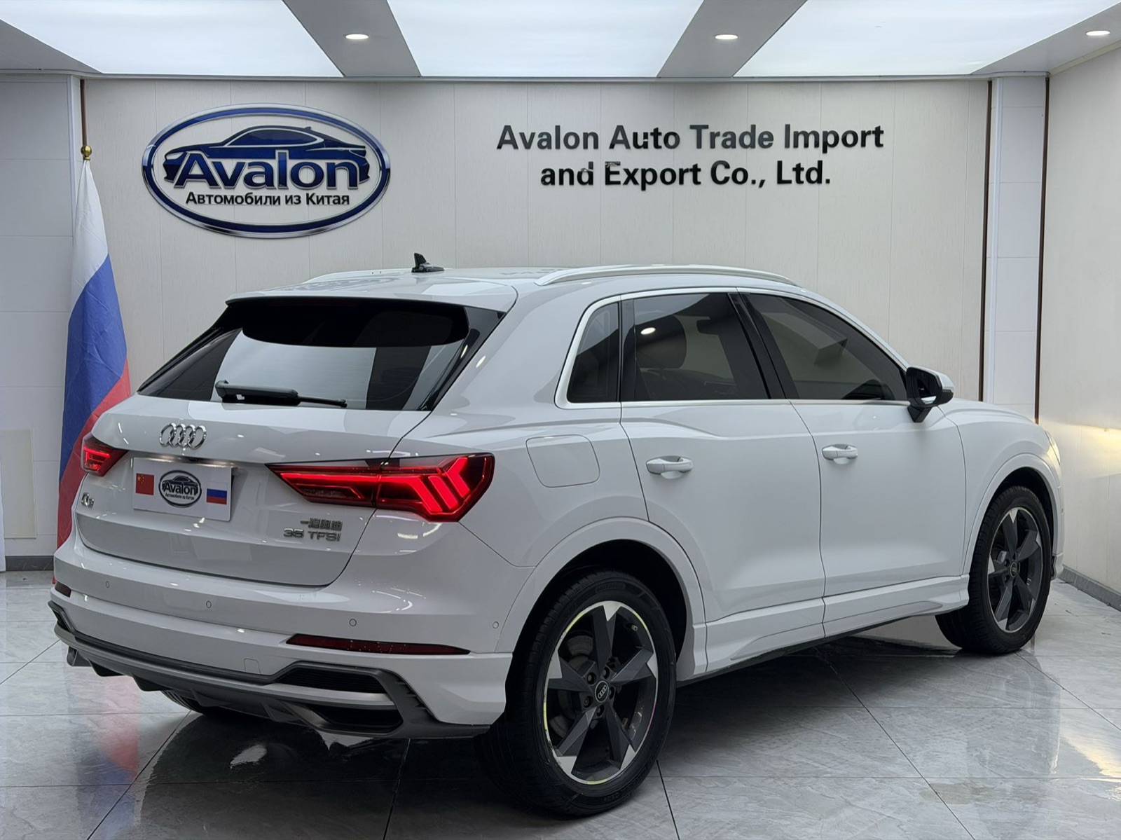 Audi Q3 view 4