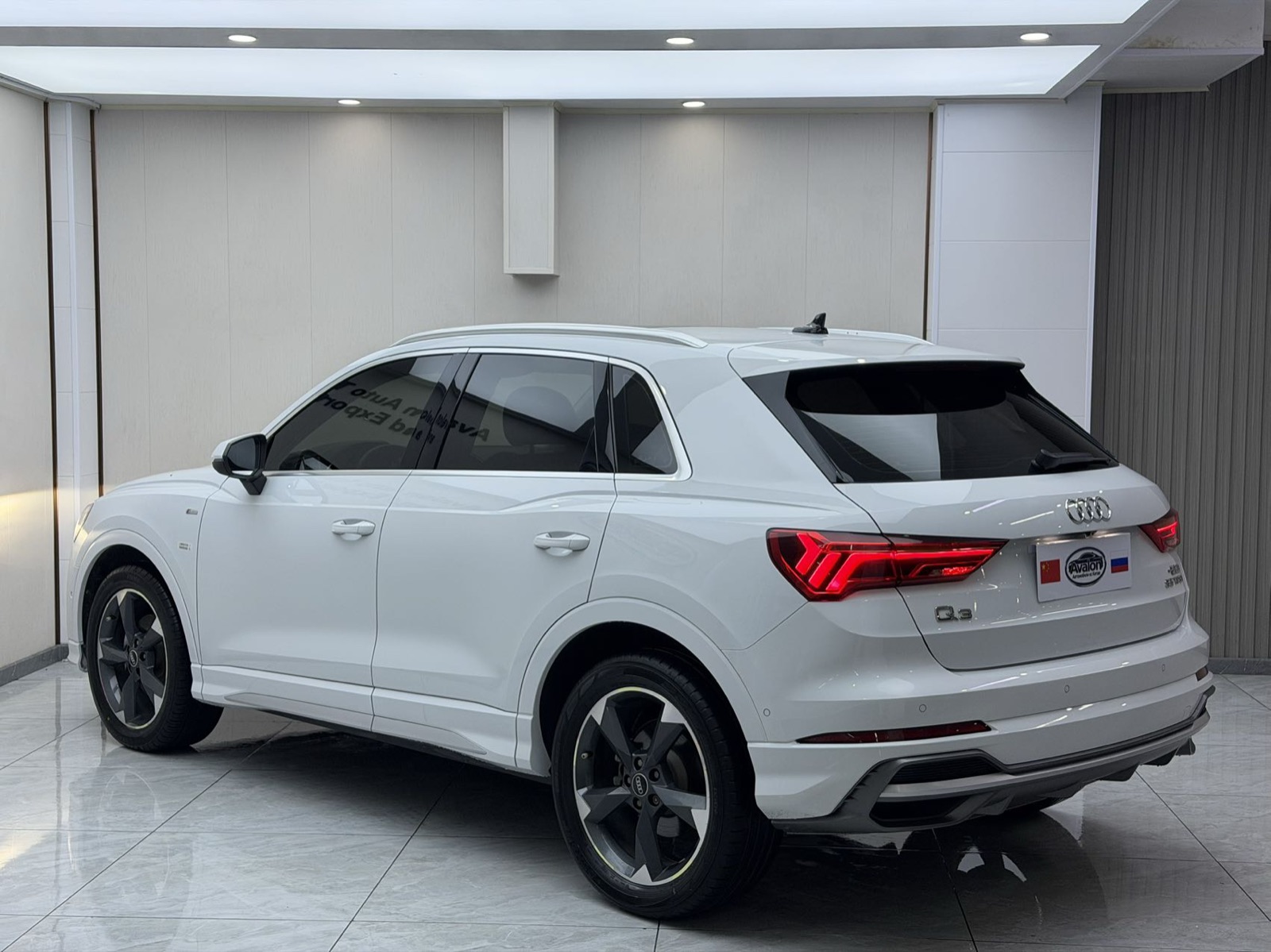 Audi Q3 view 6