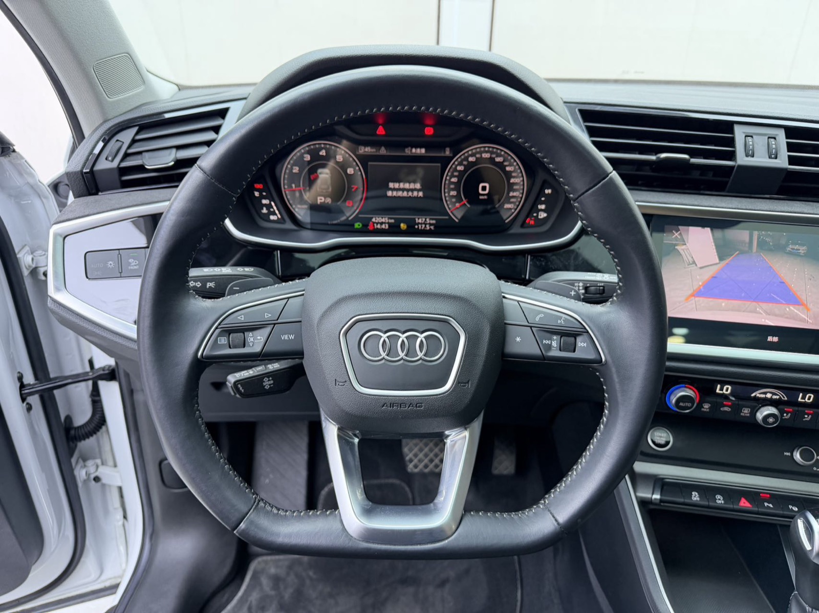 Audi Q3 view 11