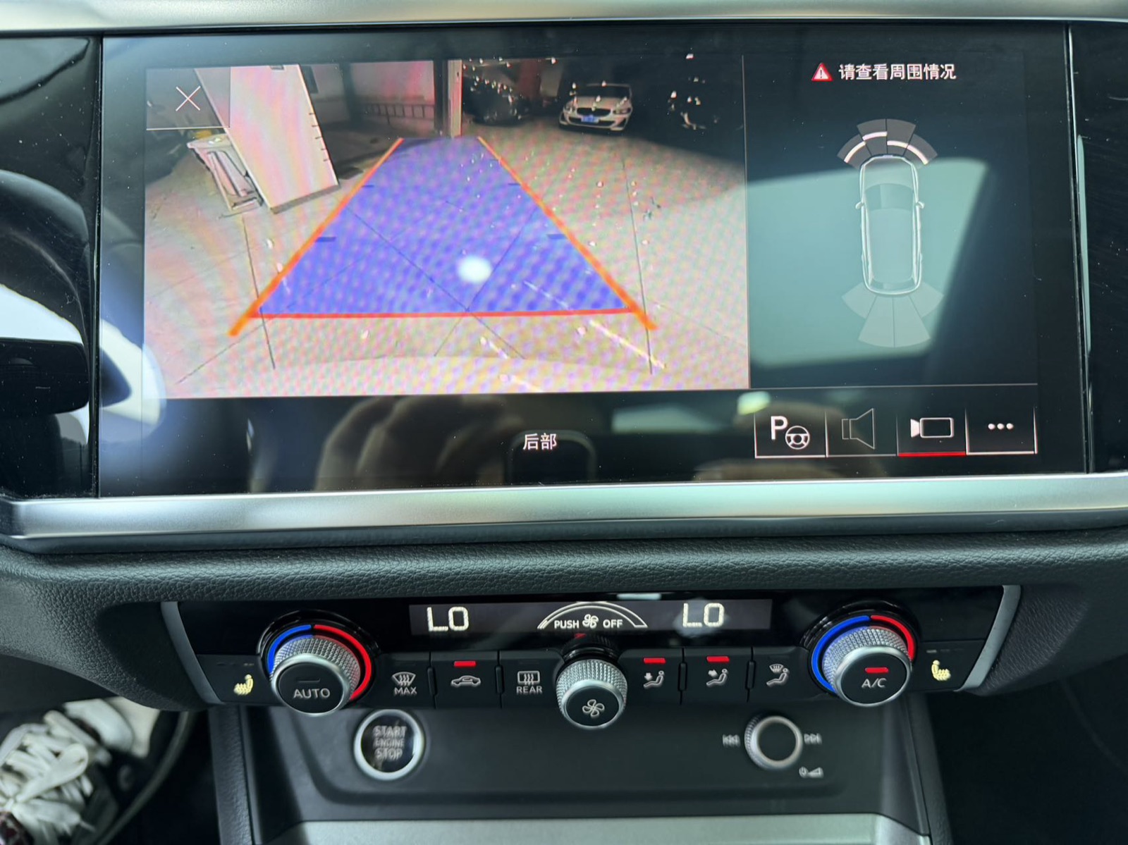 Audi Q3 view 12