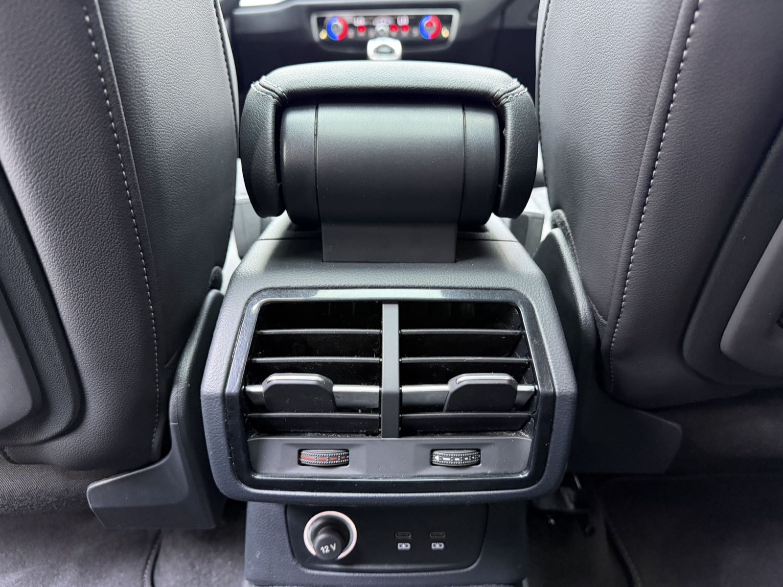 Audi Q3 view 17