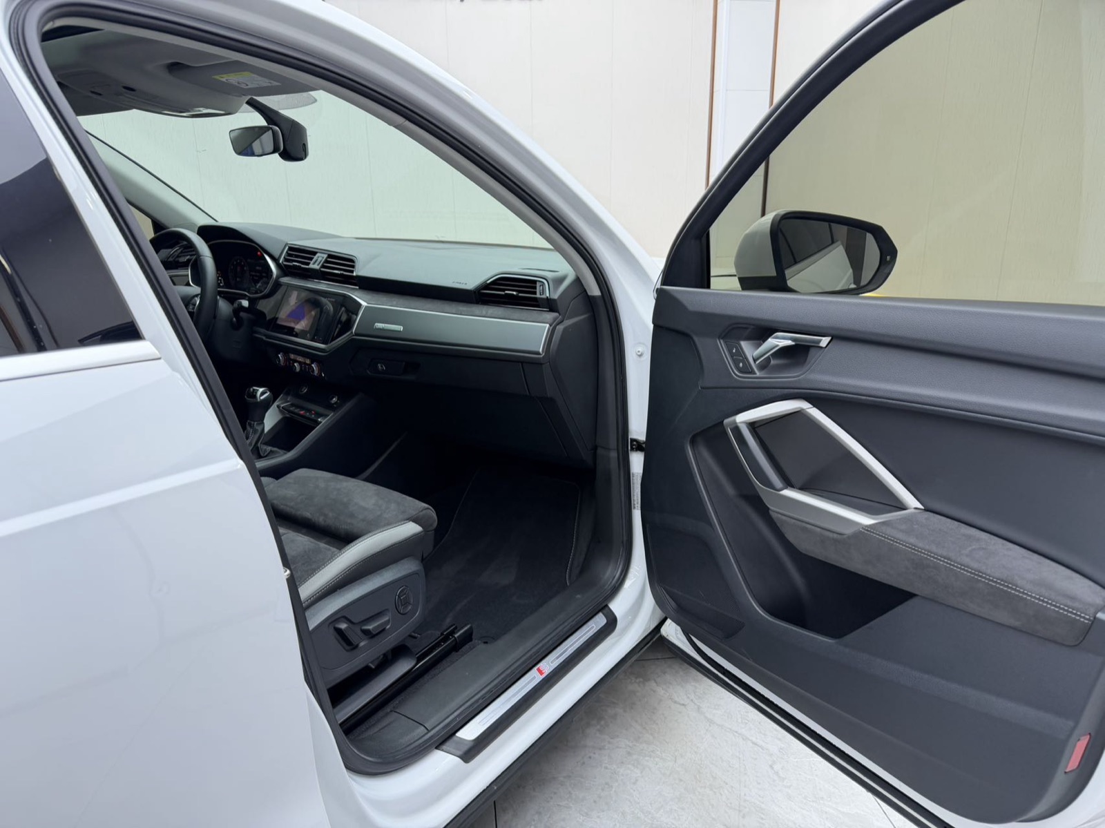 Audi Q3 view 22