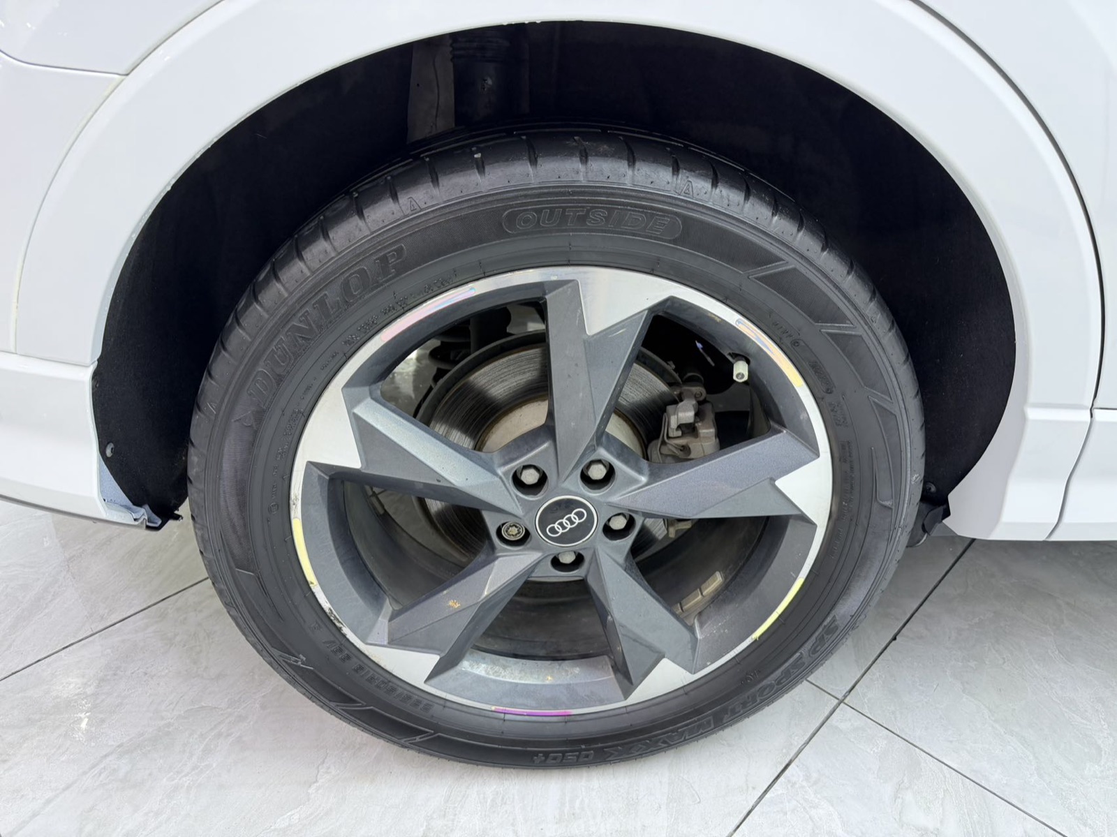 Audi Q3 view 24