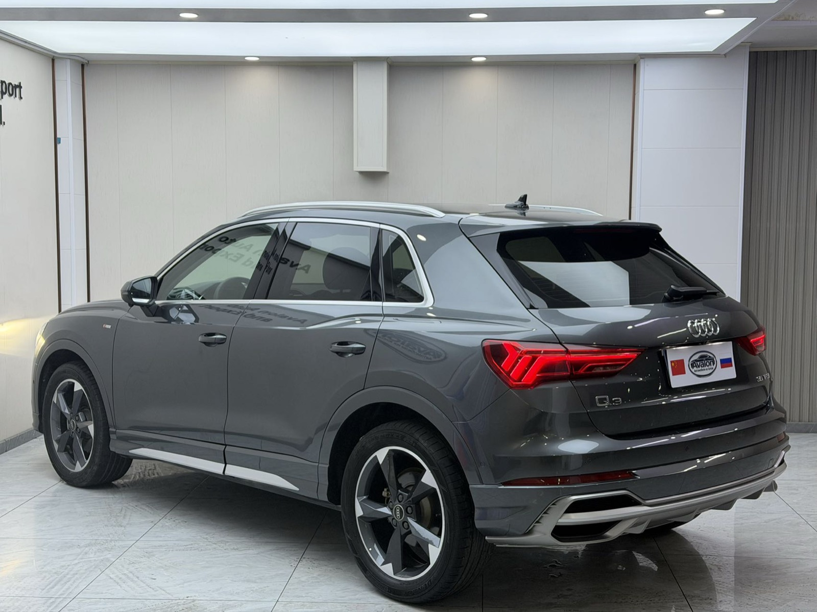 Audi Q3 view 6