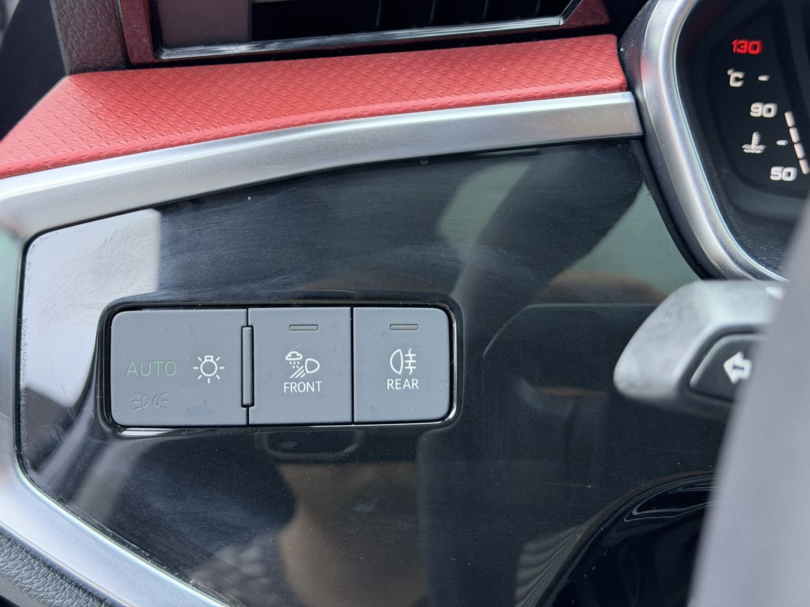 Audi Q3 view 9