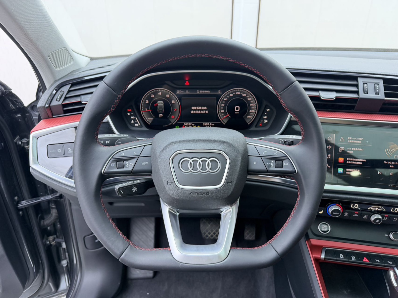 Audi Q3 view 11