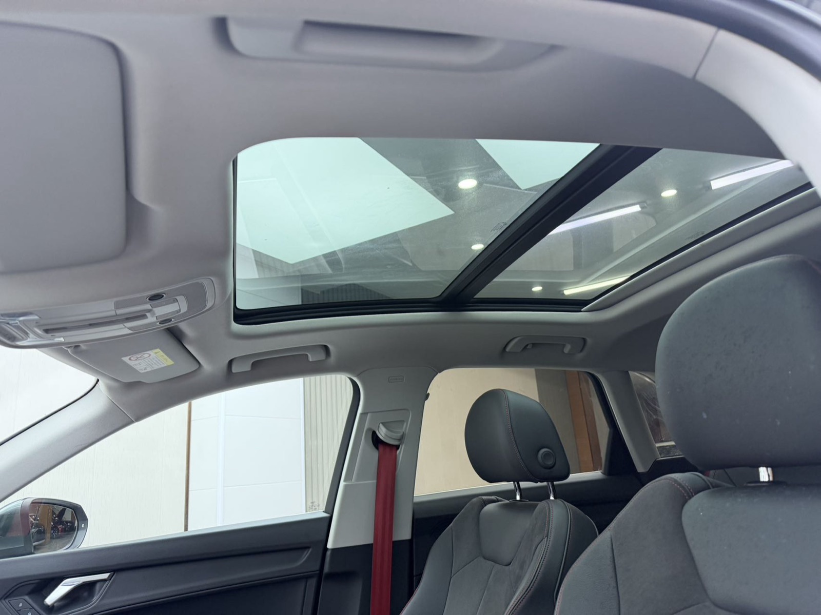 Audi Q3 view 14