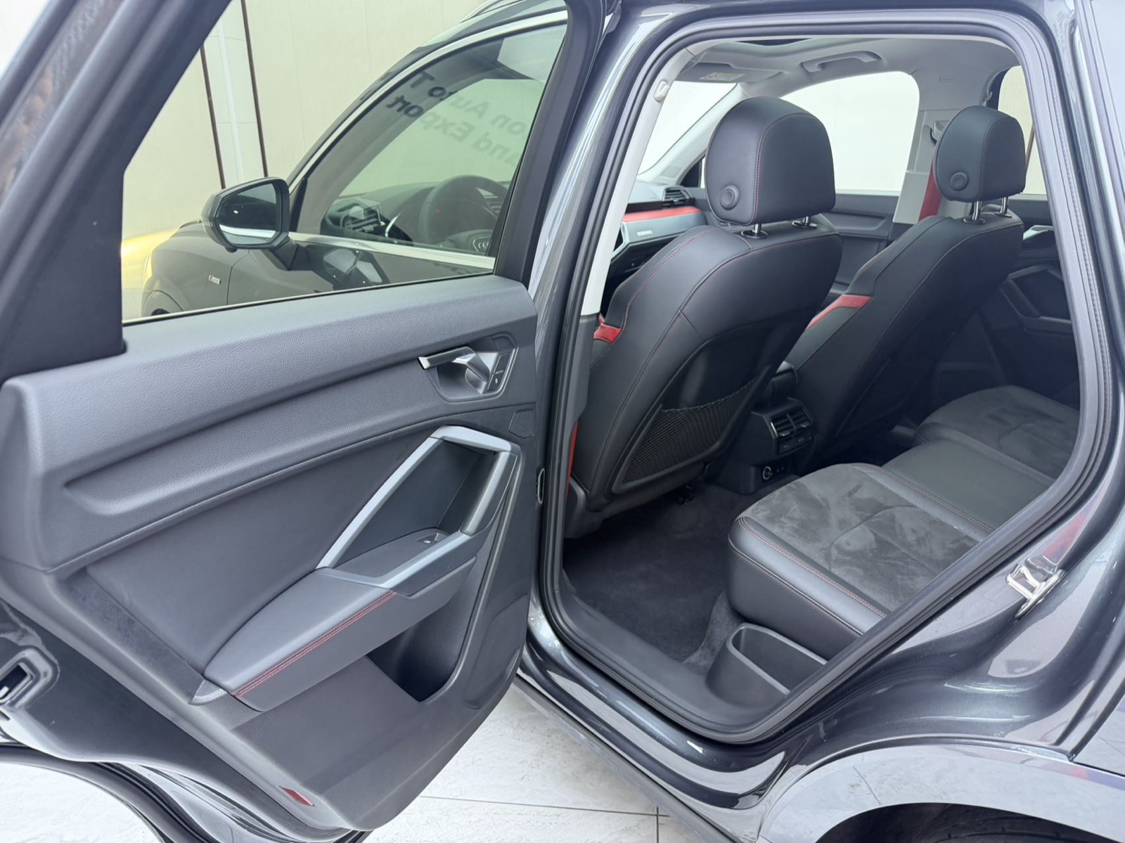 Audi Q3 view 15