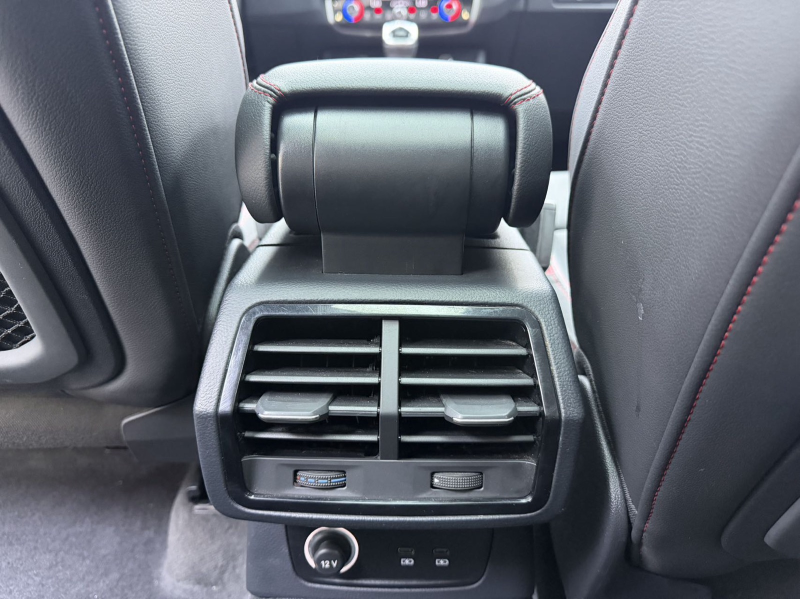 Audi Q3 view 16