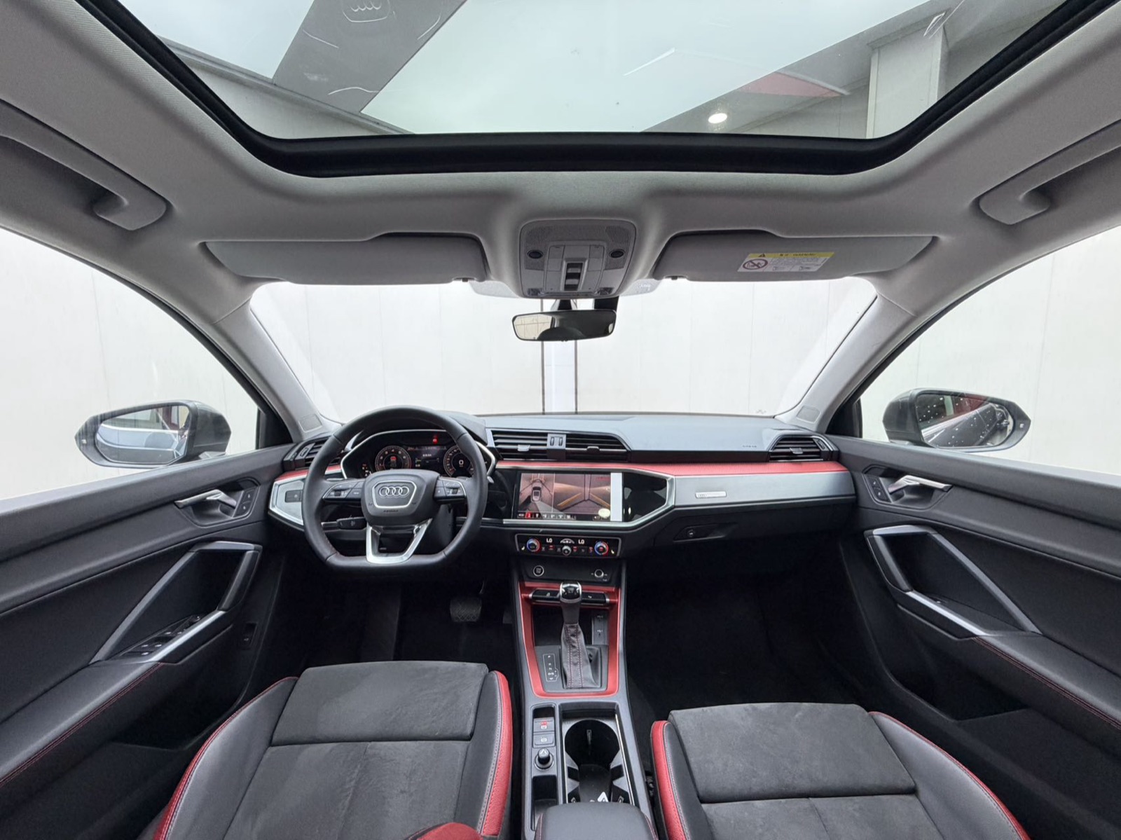 Audi Q3 view 17