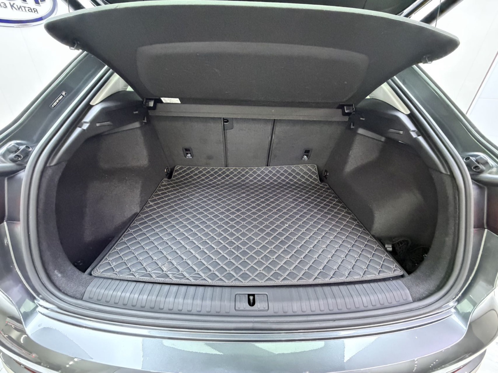 Audi Q3 view 19
